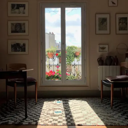 Cozy Montmartre With Views Over Rooftops * Parigi