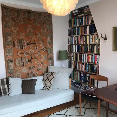 Cozy Montmartre With Views Over Rooftops Appartamento